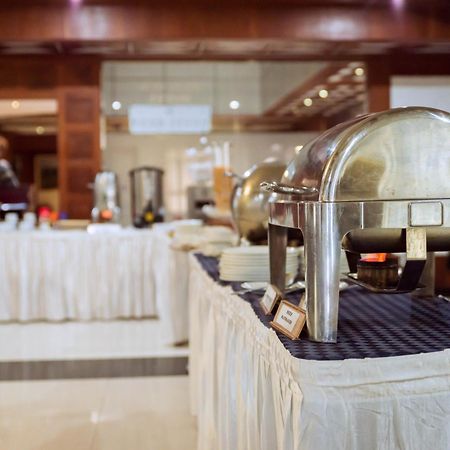 Peacock Hotel Дар ес Саалам Екстериор снимка