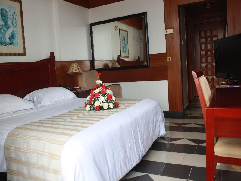 Peacock Hotel Дар ес Саалам Екстериор снимка