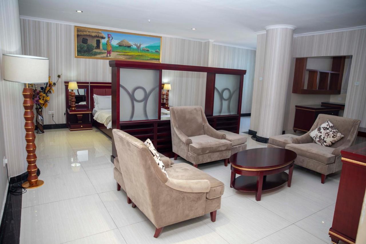 Peacock Hotel Дар ес Саалам Екстериор снимка