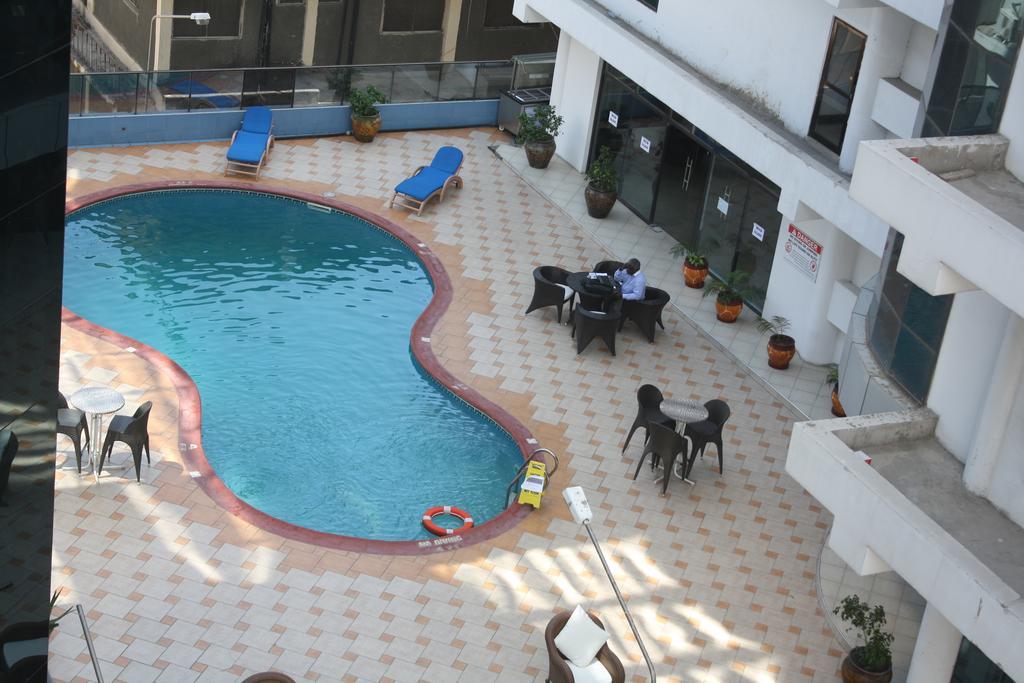 Peacock Hotel Дар ес Саалам Екстериор снимка