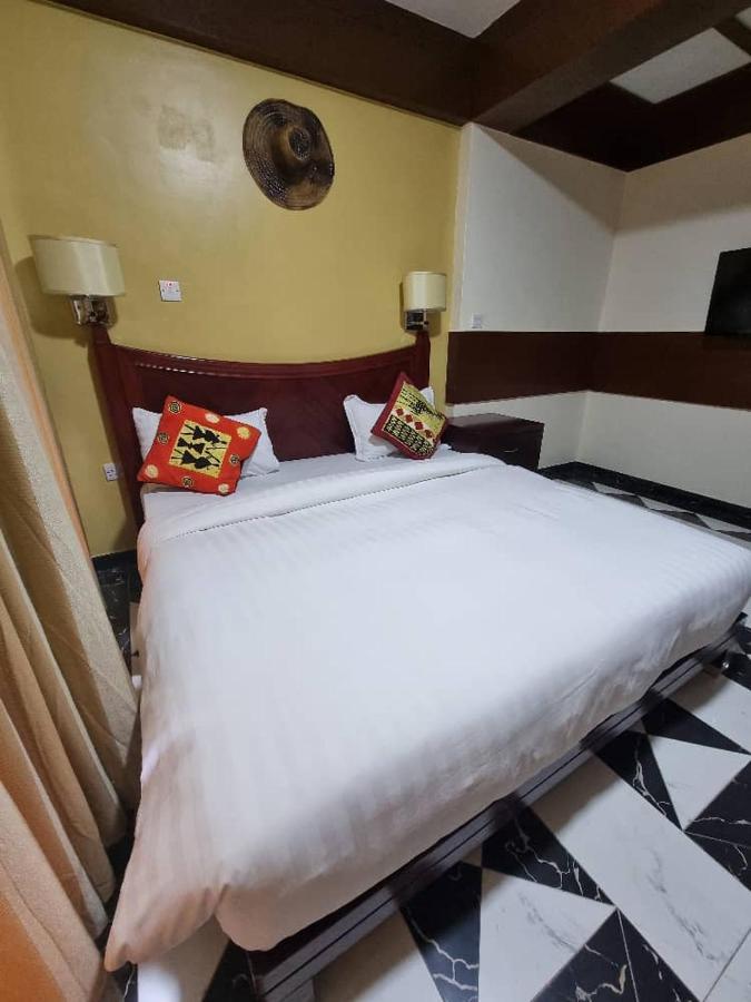 Peacock Hotel Дар ес Саалам Екстериор снимка