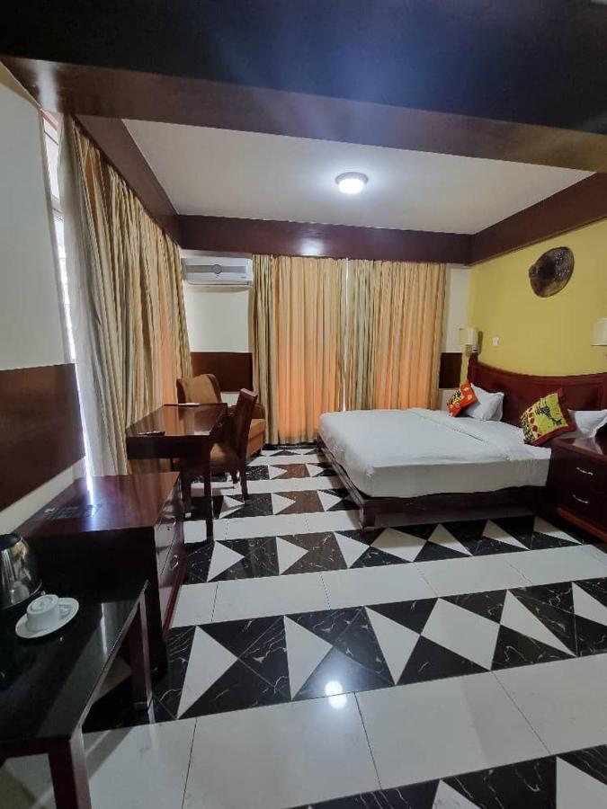 Peacock Hotel Дар ес Саалам Екстериор снимка