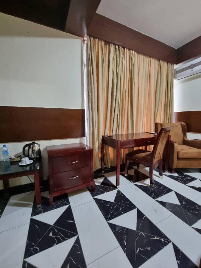 Peacock Hotel Дар ес Саалам Екстериор снимка