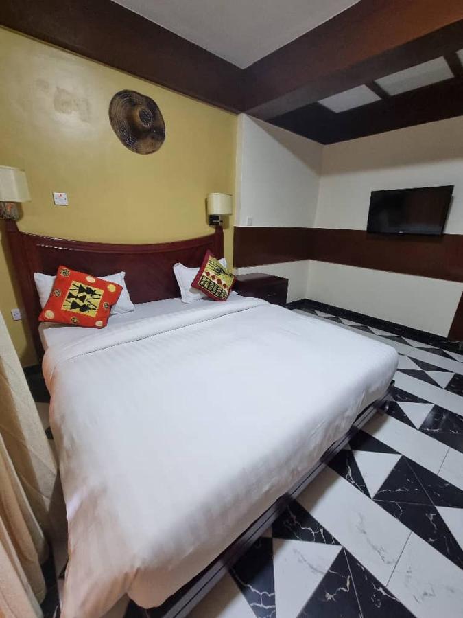 Peacock Hotel Дар ес Саалам Екстериор снимка