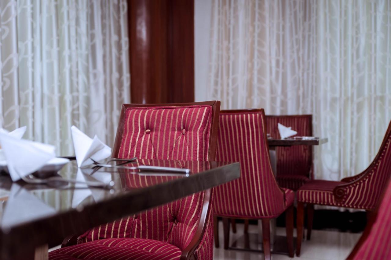 Peacock Hotel Дар ес Саалам Екстериор снимка