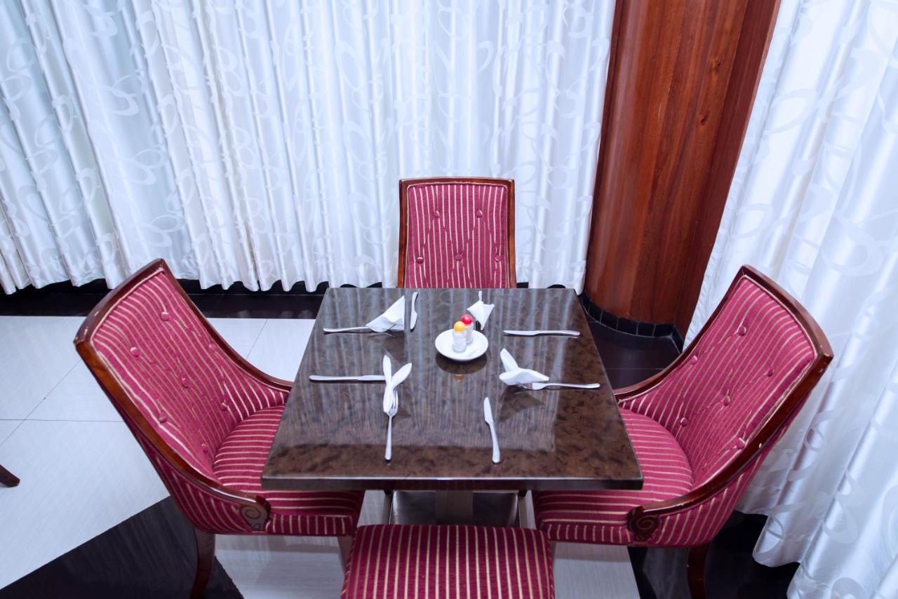 Peacock Hotel Дар ес Саалам Екстериор снимка