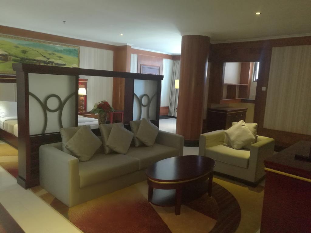 Peacock Hotel Дар ес Саалам Екстериор снимка