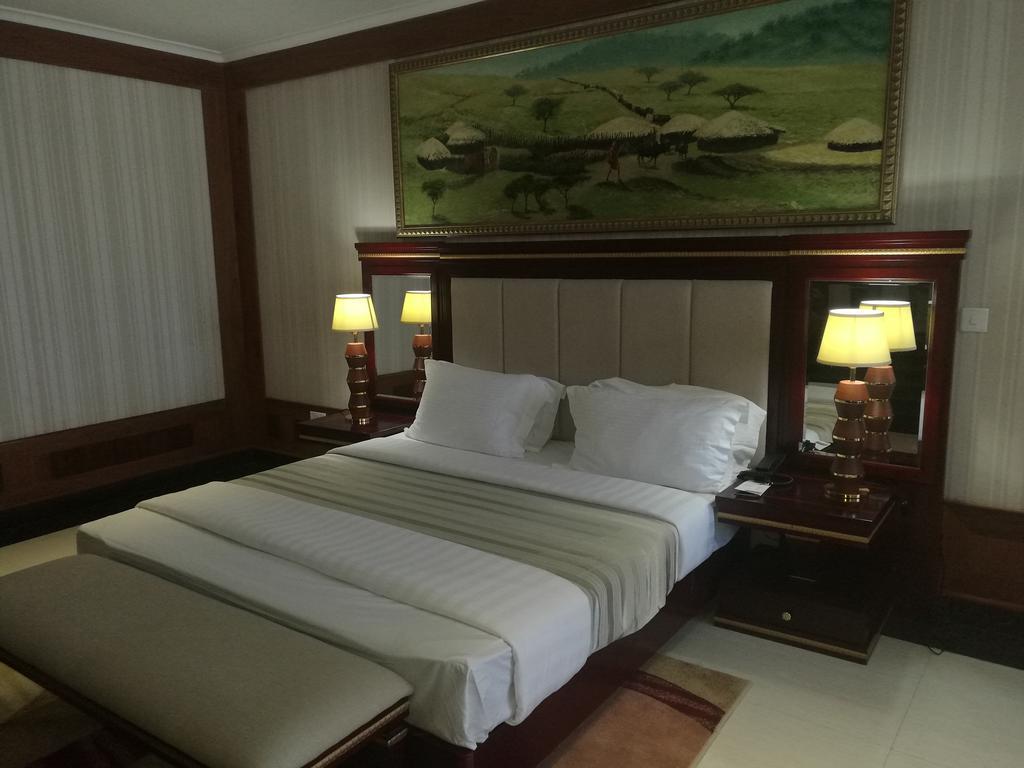Peacock Hotel Дар ес Саалам Екстериор снимка