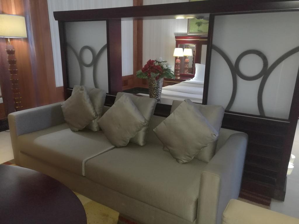 Peacock Hotel Дар ес Саалам Екстериор снимка