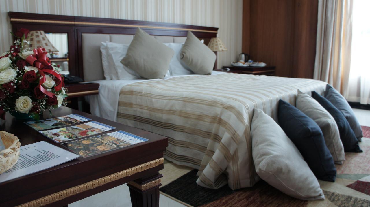 Peacock Hotel Дар ес Саалам Екстериор снимка