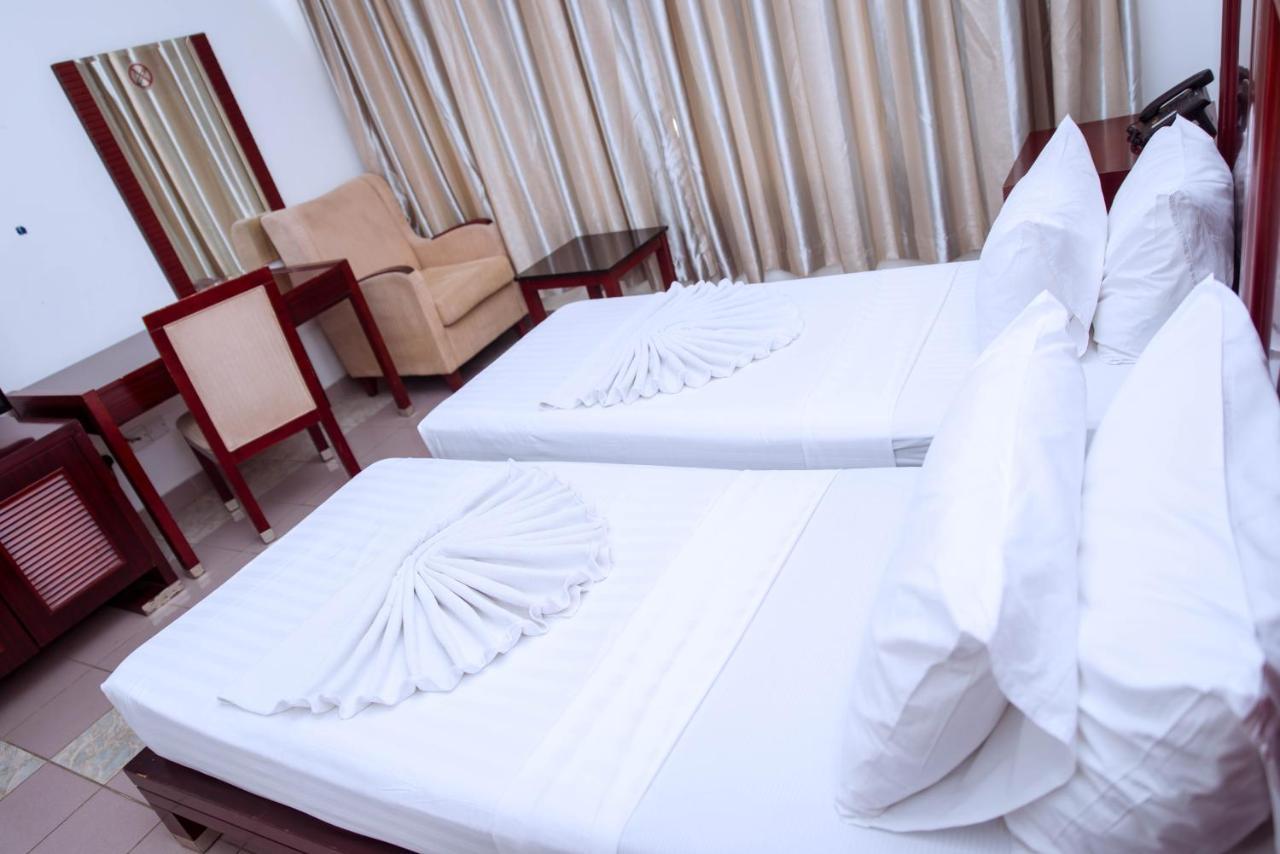 Peacock Hotel Дар ес Саалам Екстериор снимка
