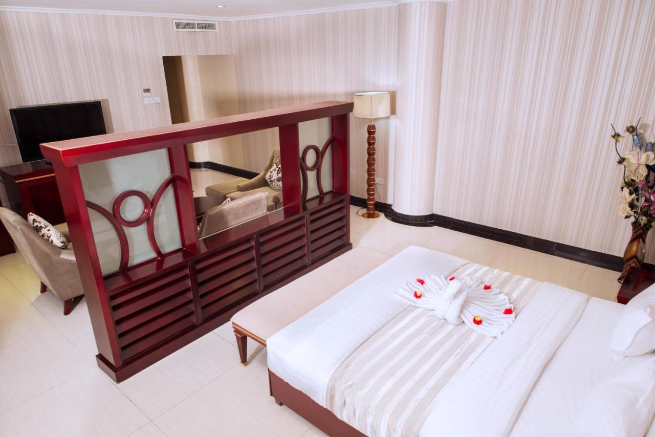 Peacock Hotel Дар ес Саалам Екстериор снимка